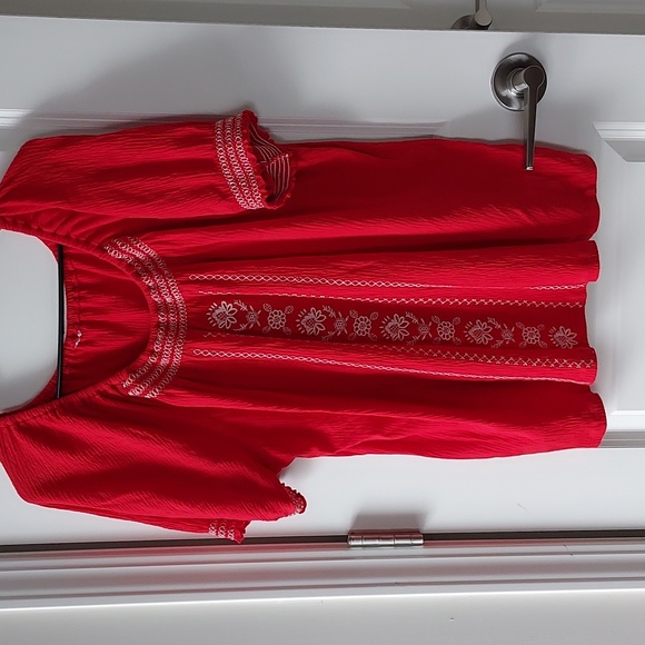 Short sleeve top with embroidery on sleeve and front red/white - Picture 1 of 7